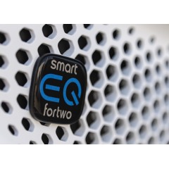 smart EQ Logo / embleem / badge voor de frontgrille van de smart fortwo forfour 453