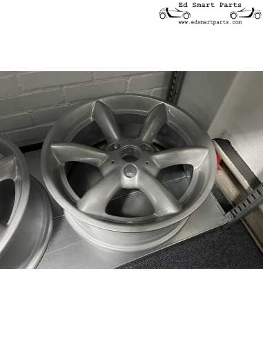 ¡Juego completo de llantas de aleación Runline Smart Roadster 452 de 17 pulgadas renovadas en stock!