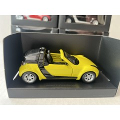 Pullback smart roadster coupé 1:33 ster glans geel/zwart SMARTWARE 2