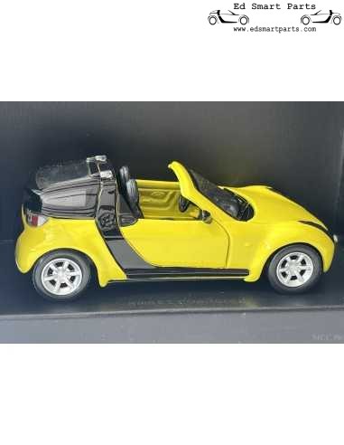 Pullback smart roadster coupé 1:33 star shine yellow/black SMARTWARE
