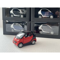 Pullback smart fortwo coupé 1:33 phat vermelho/preto SMARTWARE