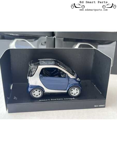 Pullback smart fortwo coupé 1:33 estrela azul/prata SMARTWARE