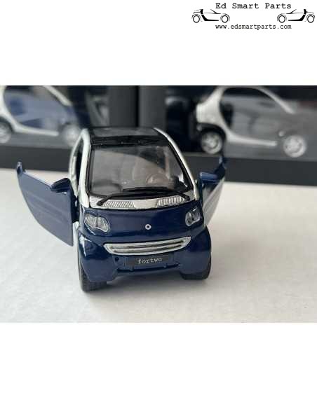 Smart fortwo coupé pullback 1:33 blu stella/argento SMARTWARE