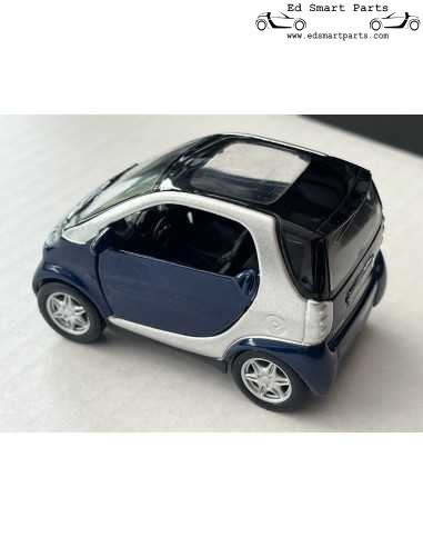 Pullback smart fortwo coupé 1:33 estrela azul/prata SMARTWARE