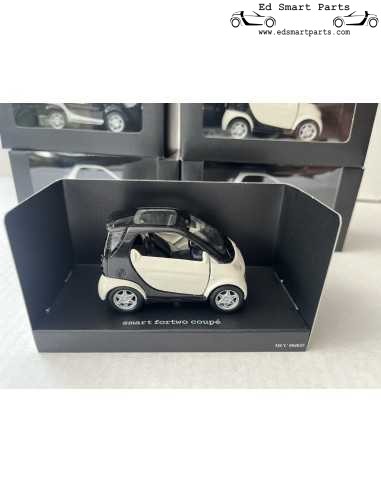 Smart fortwo coupé pullback 1:33 lite bianco/nero SMARTWARE