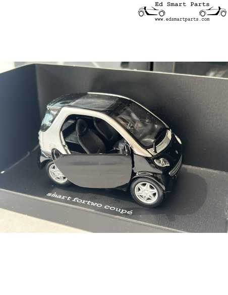Pullback smart fortwo coupé 1:33 jack black/ silver SMARTWARE