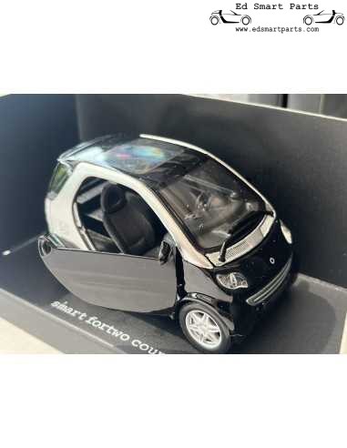 Pullback smart fortwo coupé 1:33 jack black/ silver SMARTWARE