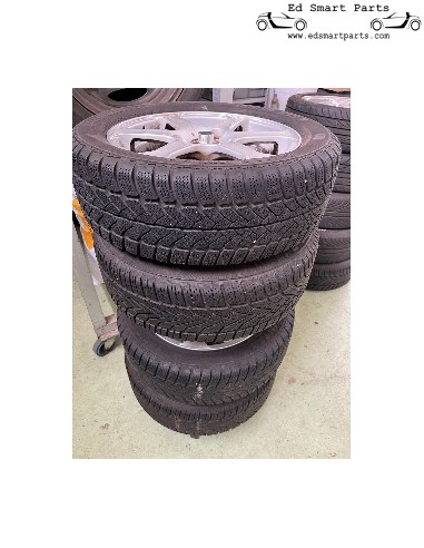 Juego de llantas de aleación RIAL Smart Roadster de 15 pulgadas con neumáticos de invierno de 5 mm