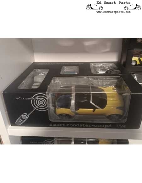 NIKKO R/C Smart Roadster Shine - Yellow 1:24 Scale