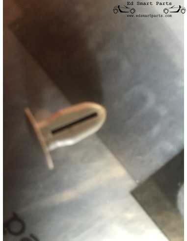 Smart Roadster 452 cover B pillar cowling fixing clip