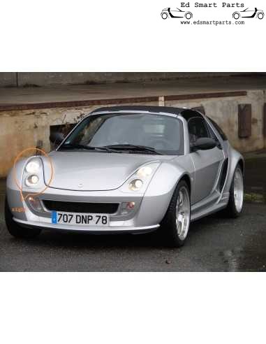Cobertura do farol direito Smart Roadster Brabus Xclusive pronta para ser pintada