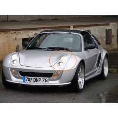 Smart Roadster Brabus koplampomlijsting links klaar om te worden gespoten