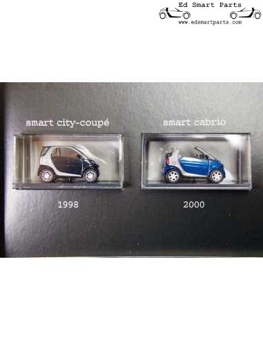 Coffret Smart Evolution édition limitée N° .... de 2044 1:87 pièce de collection échelle 1:87