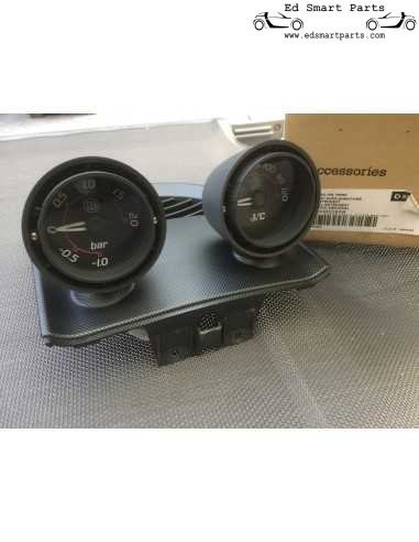 Modules de tableau de bord Smart Roadster au design Brabus avec base aspect carbone