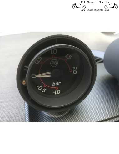 Modules de tableau de bord Smart Roadster au design Brabus avec base aspect carbone