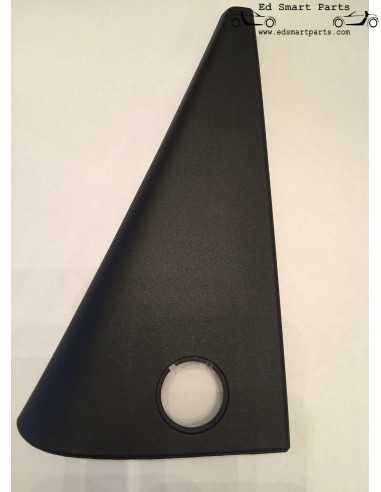 Garniture triangulaire de porte Smart Roadster 452 située au-dessus de la poignée de porte