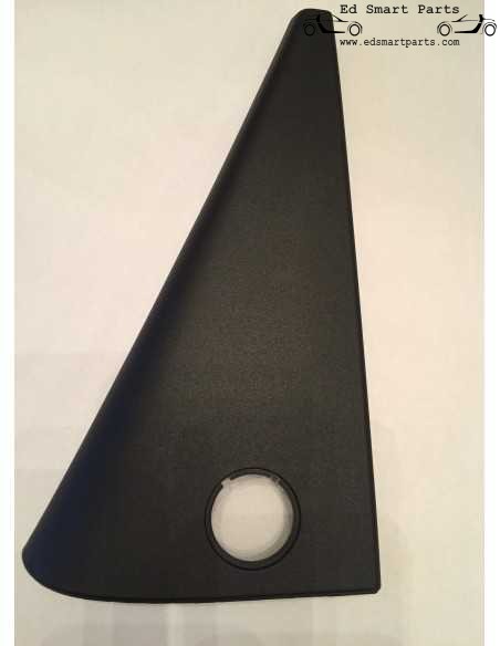 Garniture triangulaire de porte Smart Roadster 452 située au-dessus de la poignée de porte