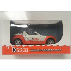 Maisto smart roadster Ferrero Kinder Chocolat modèle en édition limitée 1/43